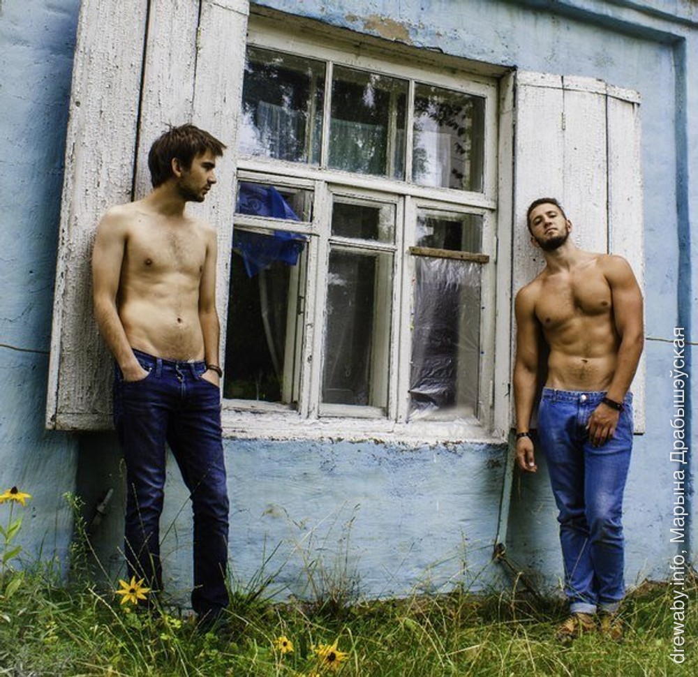 Аголеная фотасесія ў абарону драўлянай забудовы Гомеля, 2013 г.