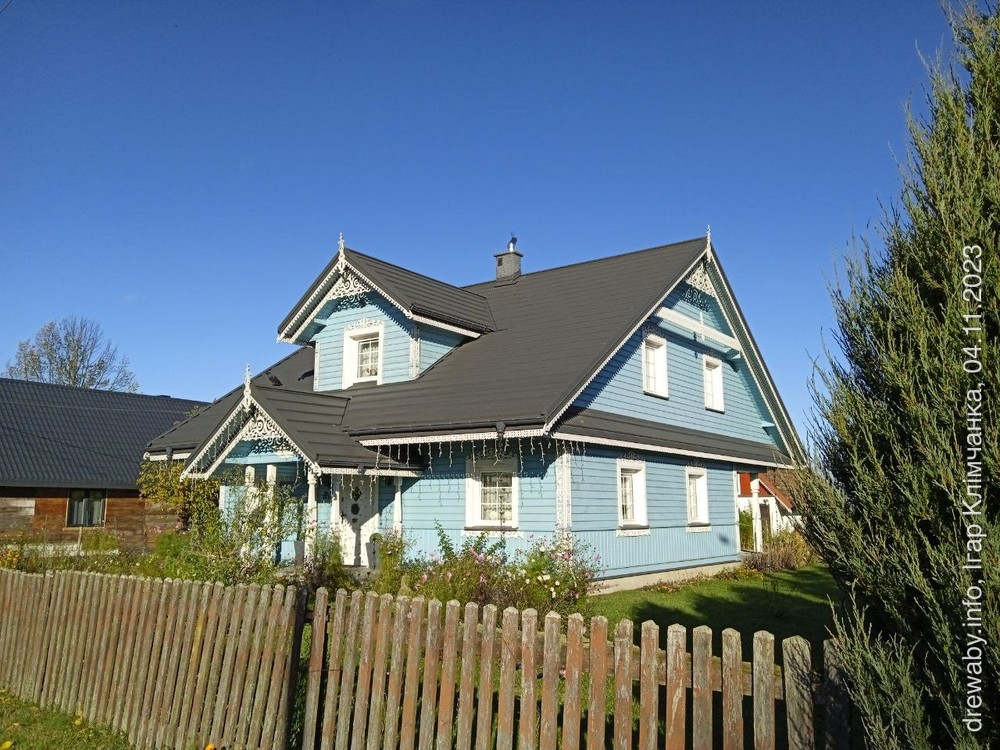 Вясковы дом з карункамі