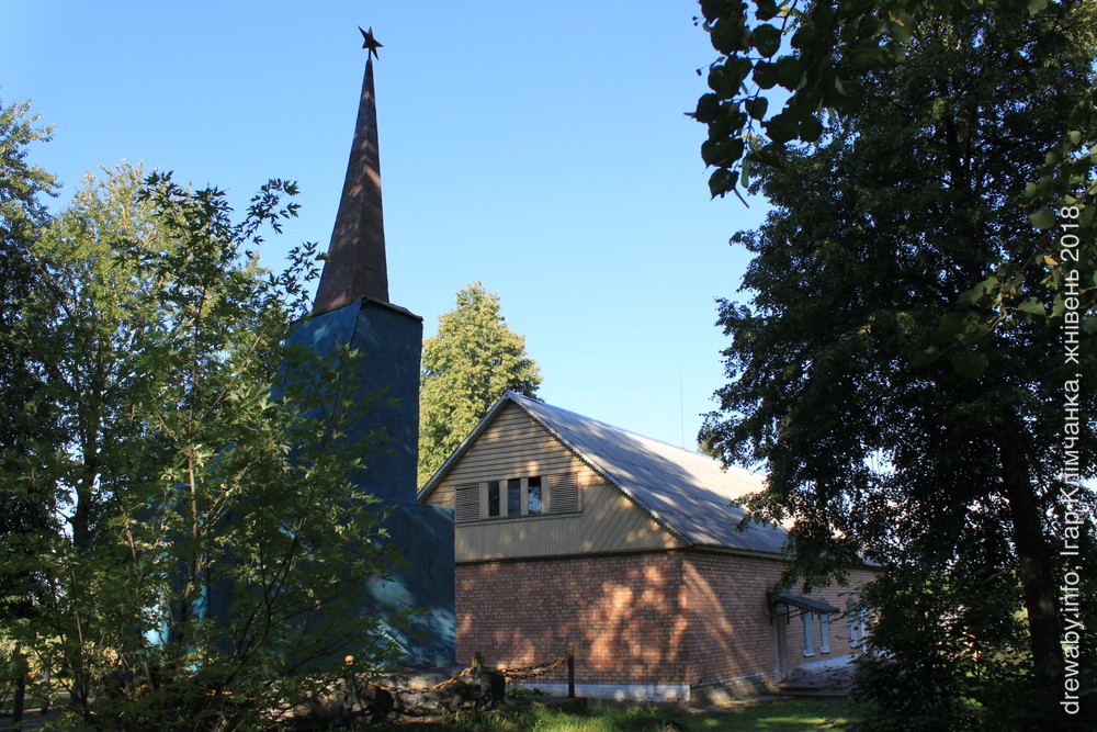 Нача, Клуб на месцы царквы і помнік землякам