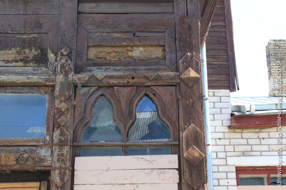 Шыбы ля уваходнай дзеры. Гродна,  вул.Валковіча-23