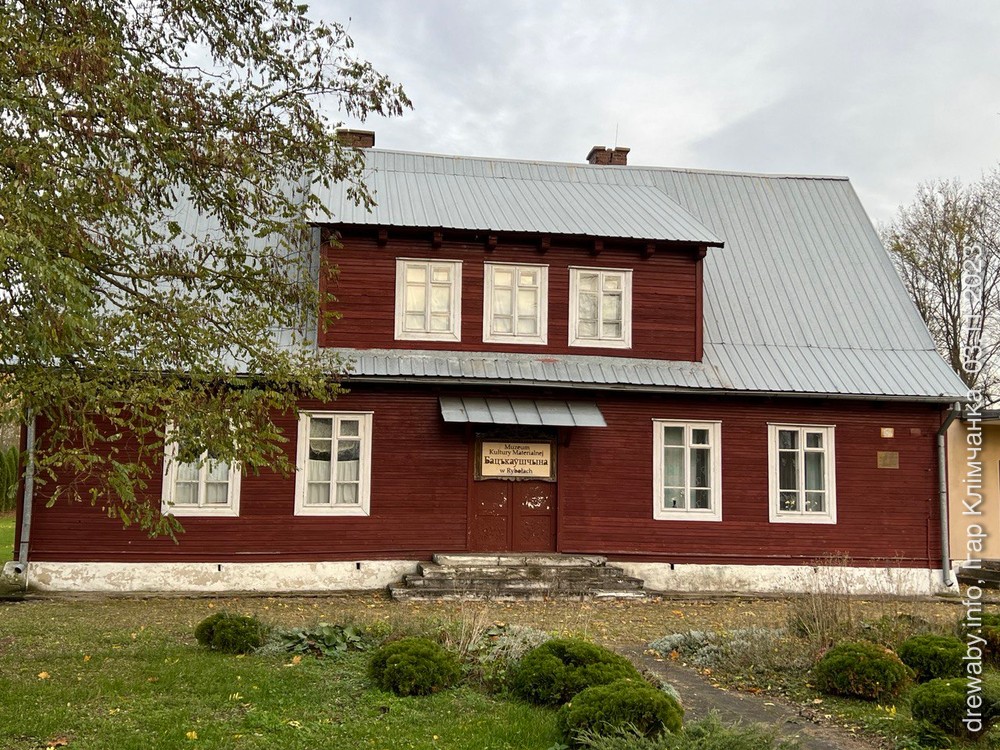 Галоўны заходні фасад музэя