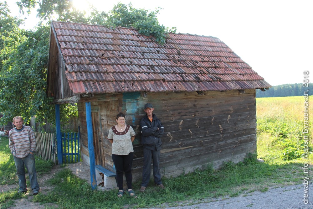 Гаспадарчы будынак на супраць дому