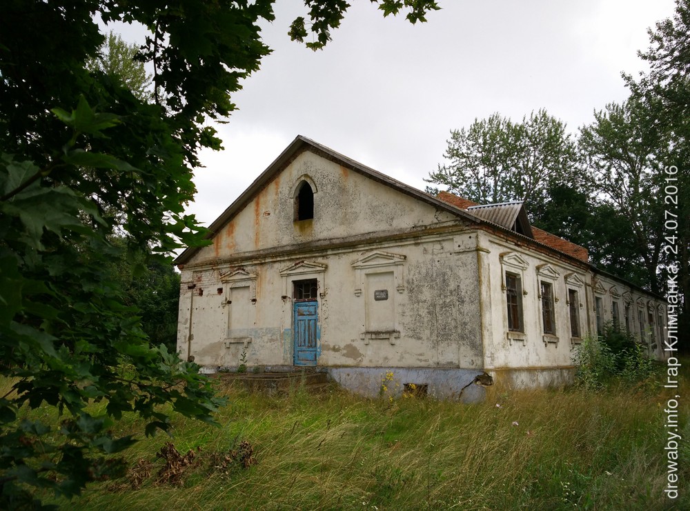 Існуючы цагляны флігель 19ст. у сядзібе Дамеек